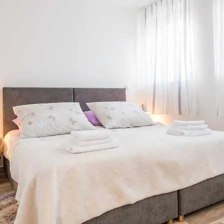 Luce Royal Apartment *